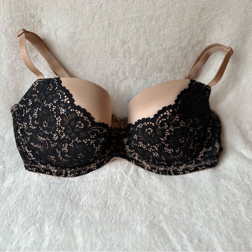 Victoria’s Secret Elegant Lace Black and Tan Bra